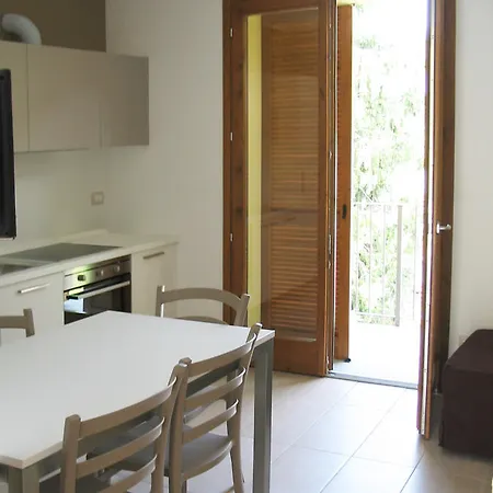 Borgo Del Cigno Aparthotel Spinone Al Lago