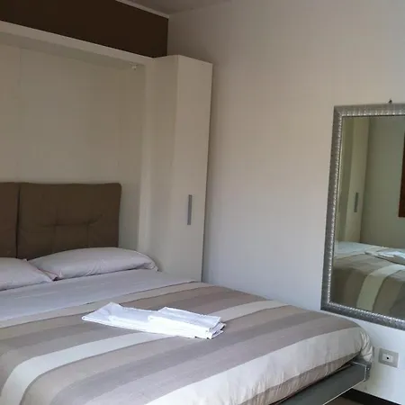 Aparthotel Borgo Del Cigno Spinone Al Lago